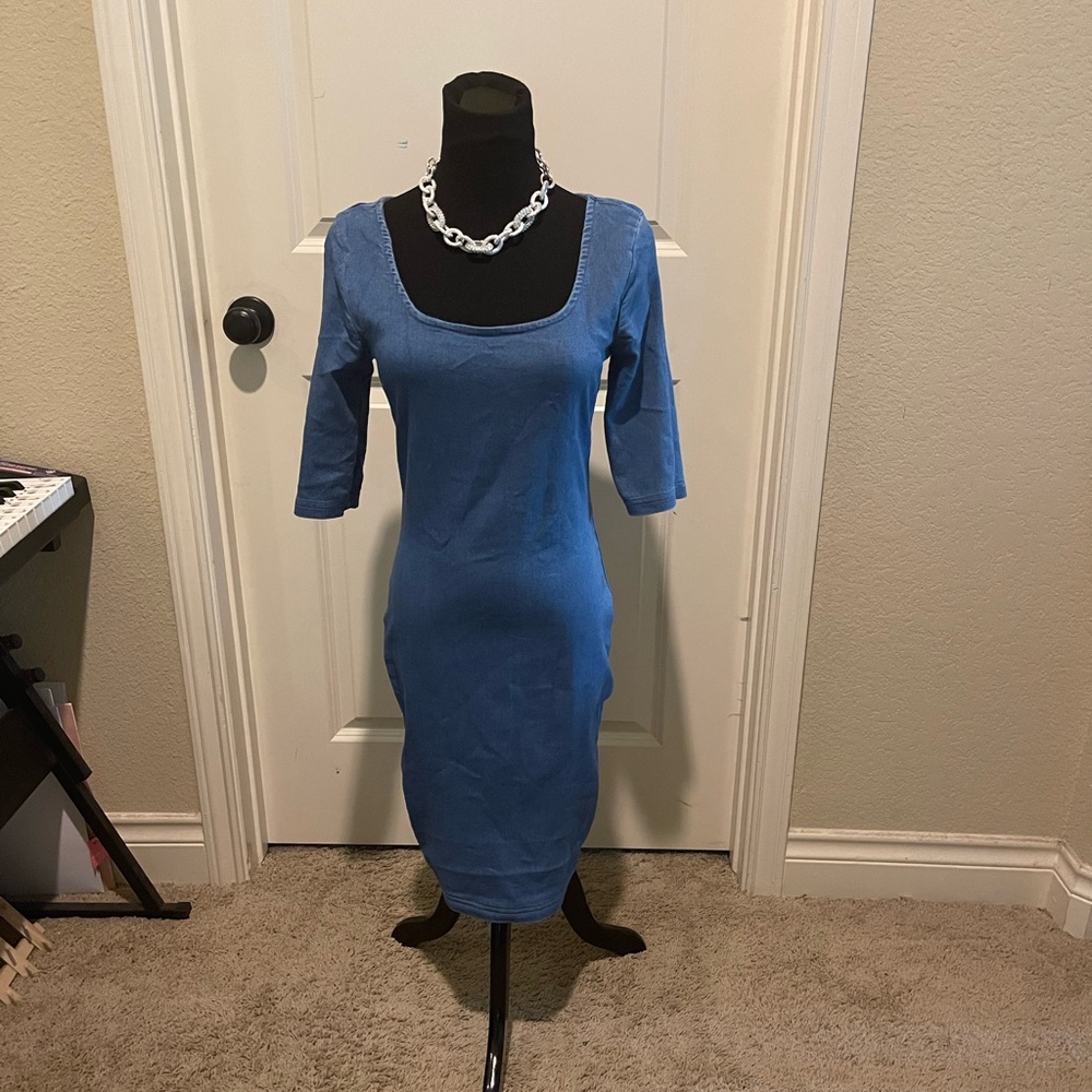 Fitted square neck denim dress.
